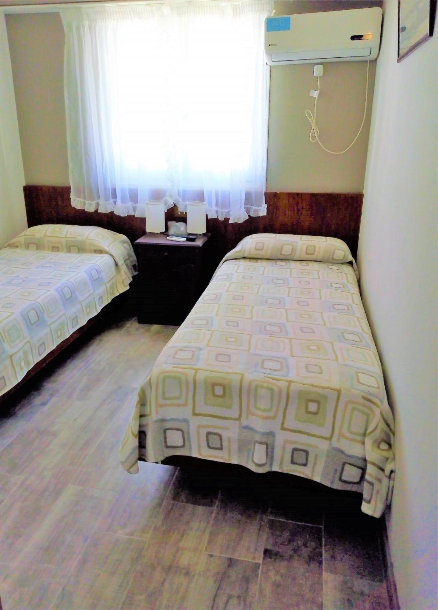 Hotel Tejas Rojas Вілья-Хесель Номер фото