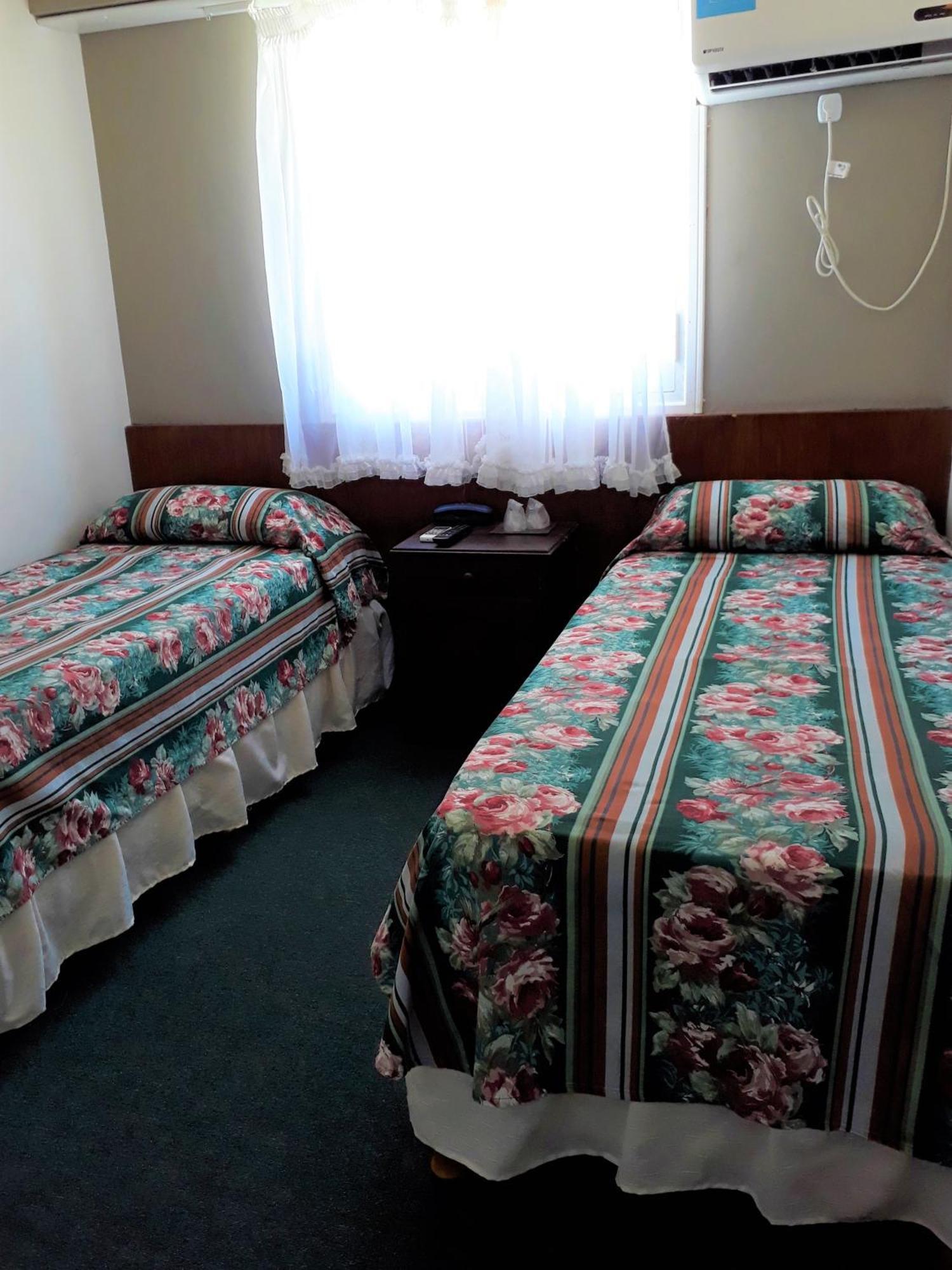 Hotel Tejas Rojas Вілья-Хесель Номер фото